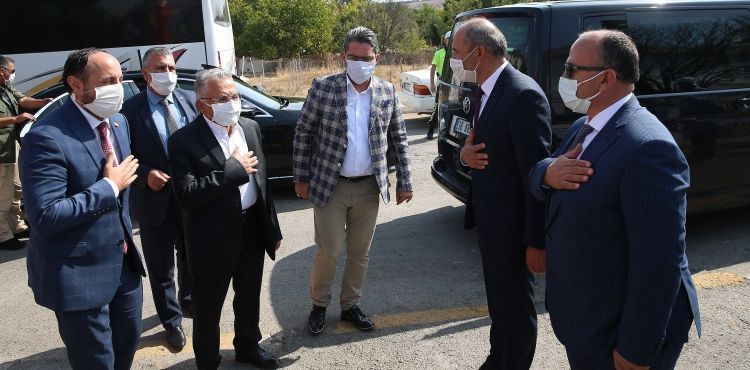 BAŞKAN BÜYÜKKILIÇ, AK PARTİ FELAHİYE İLÇE KONGRESİ’NE KATILDI