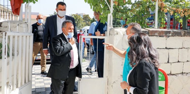BAŞKAN YALÇIN'DAN İŞİTME ENGELLİLERE ÖZEL ŞEFFAF MASKE