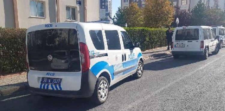 Evde sevgilisi ile birlikte yakaladığı genci bıçakladı