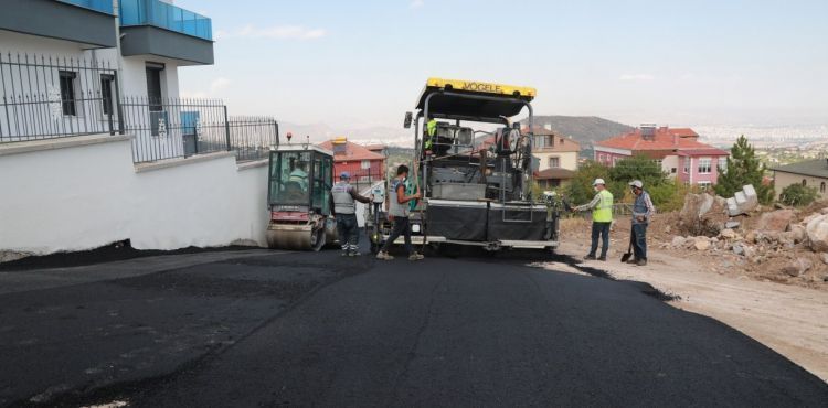 HİSARCIK MAHALLESİ’NDE YOLLAR YENİLENİYOR
