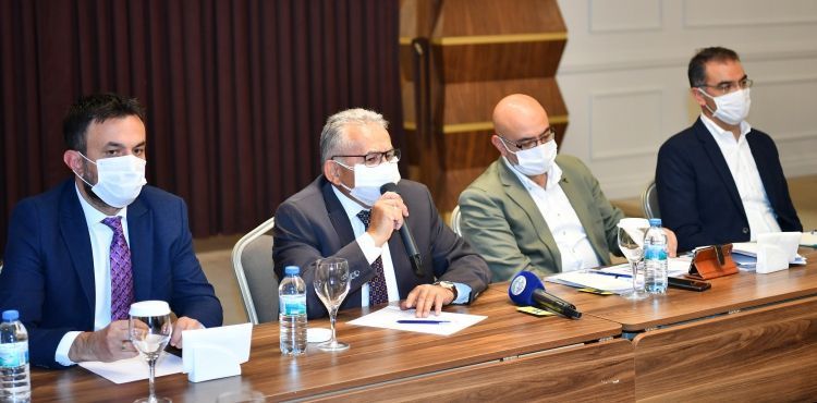 BÜYÜKKILIÇ, “ERCİYES ZİRVESİ”NDE YATIRIMCILARI UYARDI