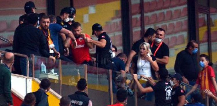 Hes Kablo Kayserispor-Demir Grup Sivasspor maçında Başkan Gözbaşı’nın kardeşi darp edildi