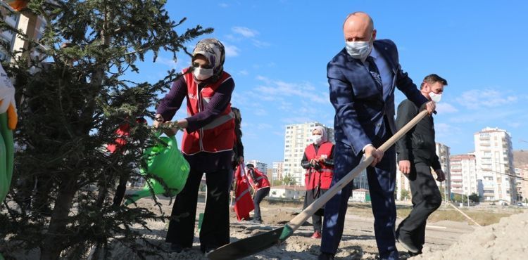 BAŞKAN ÇOLAKBAYRAKDAR, “DEPREM, BİR KEZ DAHA KENTSEL DÖNÜŞÜMÜN ÖNEMİNİ GÖSTERDİ”
