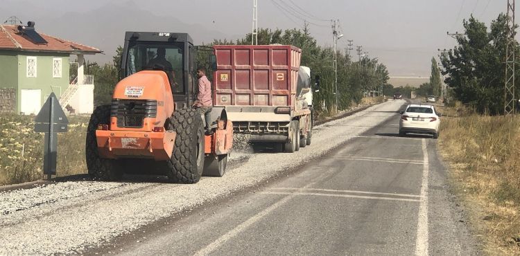 BÜYÜKŞEHİR İKİ İLÇEDE 7 KİLOMETRE ASFALT ÇALIŞMASI YAPTI