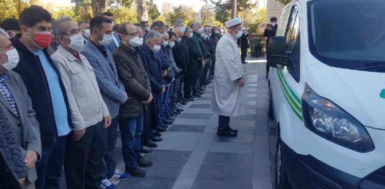Koronavirüsten hayatını kaybeden eski belediye başkanı doktor, toprağa verildi