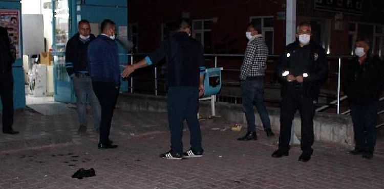 Market hırsızı kendisini fark eden kasiyeri bıçaklayarak kaçtı