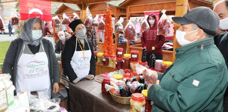 MAHARETLİ ELLER KADIN ÜRETİCİ PAZARI’NA YOĞUN İLGİ