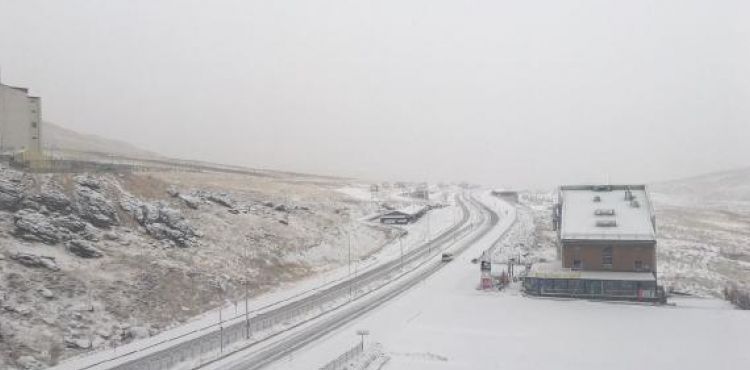 Erciyes, beyaza büründü