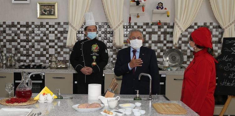 DOKTOR BAŞKAN, KURSİYERLERE GİLABORUNUN FAYDALARINI ANLATTI