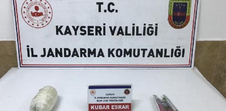 Yolcu otobsnde 450 gram esrar ele geirildi: 1 gzalt