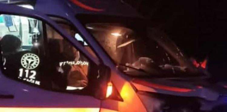 Hastaya giden ambulans şarampole devrildi: 2 yaralı
