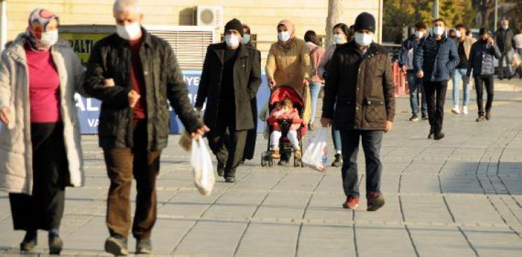 Kayseri'de sokağa çıkma kısıtlaması öncesi alışveriş yoğunluğu