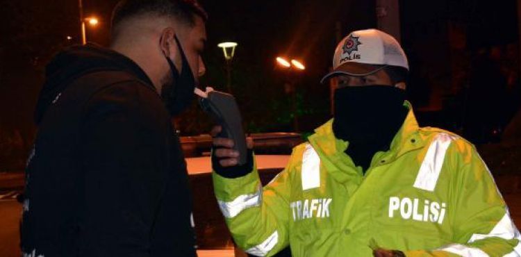 Kısıtlamada ehliyetsiz yakalanan sürücüye 6 bin TL ceza