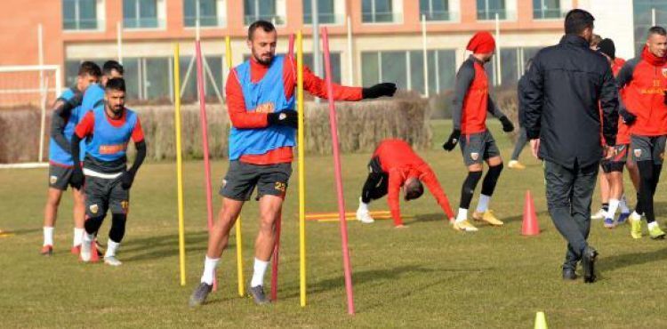 Samet Aybaba: Ne mutlu ki ırkçılığın ne olduğunu bilmeyen bir ırkın mensubuyum