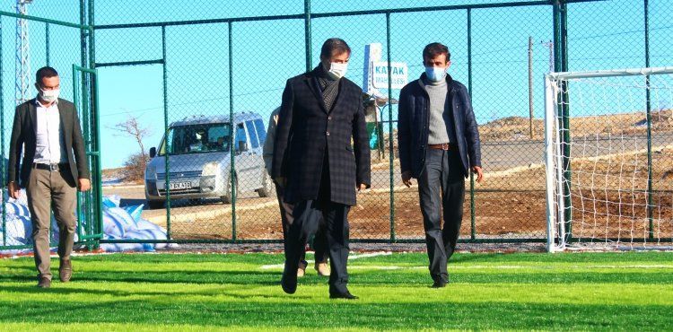 YEŞİLHİSAR’DA HALI SAHA YAPIMI TAMAMLANDI