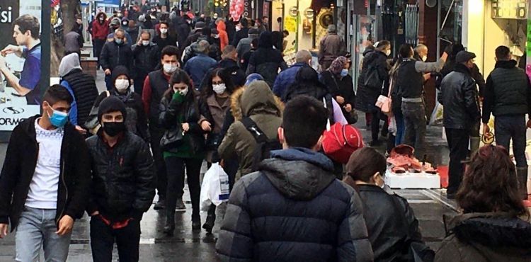 Kayseri'de sokağa çıkma kısıtlaması öncesi alışveriş yoğunluğu