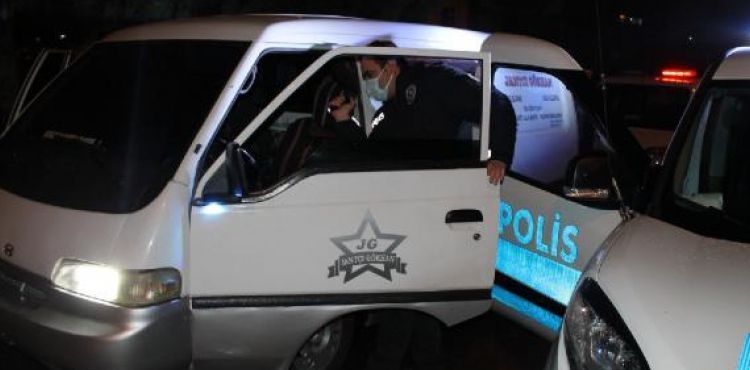 Kayseri’de sokağa çıkma kısıtlamasına uymayan ehliyetsiz sürücüye 9 bin 650 TL ceza