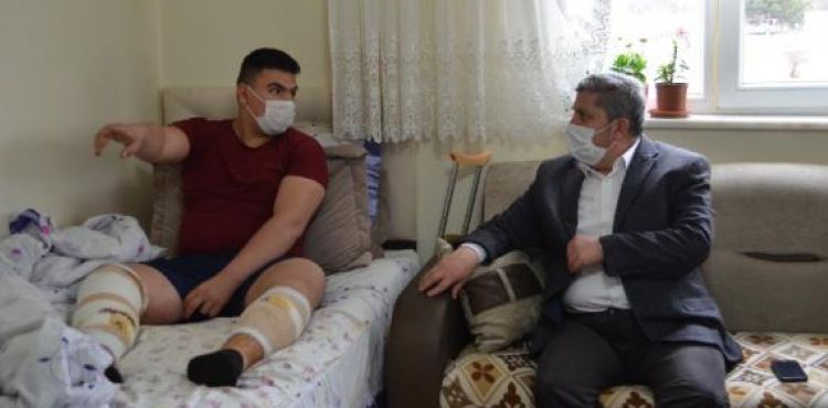 Sokak köpeklerinin saldırısına uğrayan milli halterci ve komşusu yaralandı
