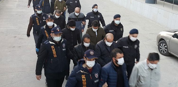 'Devletten 1000 TL destek' mesajıyla dolandıran 21 kişi yakalandı; parayla bitcoin almışlar