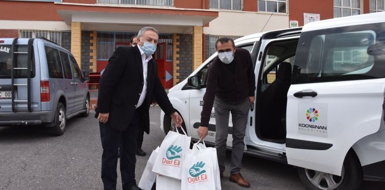 KOCASİNANLI ÇOCUKLARIN SOĞUK KIŞ GÜNÜNDE GÖNÜLLERİ ISINDI
