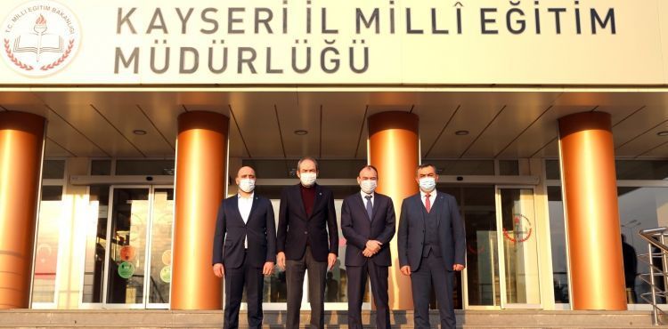 KAYSERİ'DE TOBB’A BAĞLI ODA/BORSA’DAN EĞİTİME TABLET DESTEĞİ