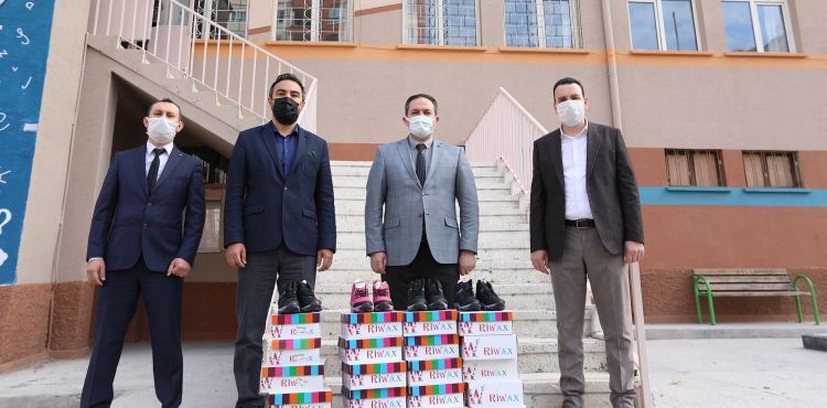 TALAS’TA KIŞLIK AYAKKABILAR SAHİPLERİNE TESLİM EDİLDİ