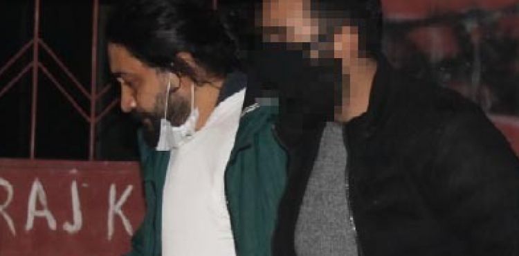Otomobil gasbedip, 'dur' ihtarına uymadı; saklandığı evde yakalandı