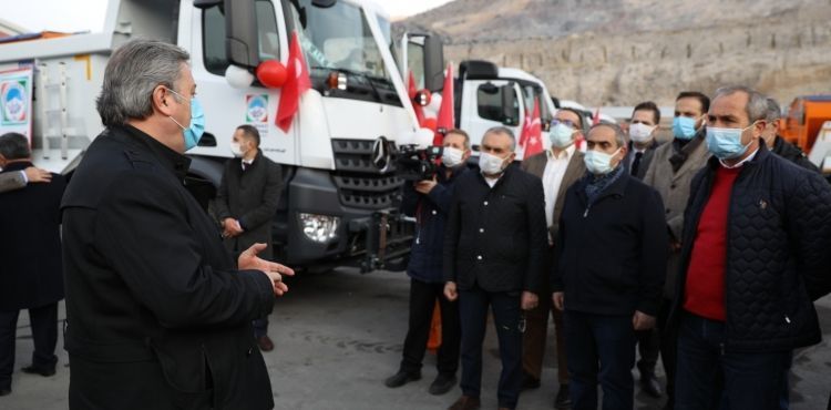 YENİ HİZMET ARAÇLARI MECLİS ÜYELERİNE TANITILDI