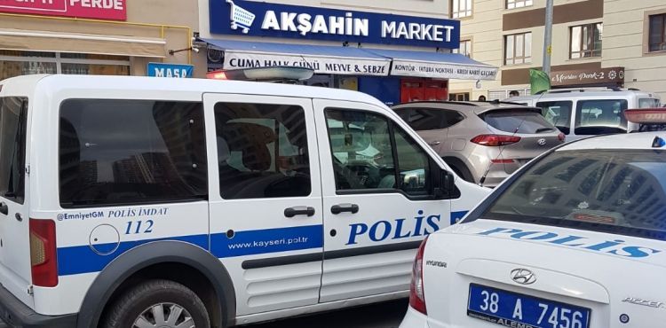 KAYSERİ'de market sahibi Orhan A.(25) dükkanın bodrumunda ölü bulundu.