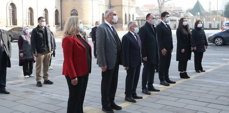 BAŞKAN BÜYÜKKILIÇ, KAYSERİ LİSESİ’NDE BAYRAK TÖRENİNE KATILIP, İSTİKLAL MARŞI OKUDU