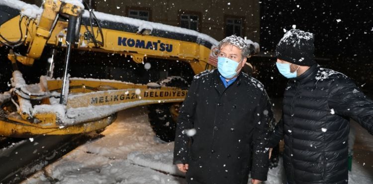 BAŞKAN PALANCIOĞLU, KARLA MÜCADELE İÇİN SAHADAYDI