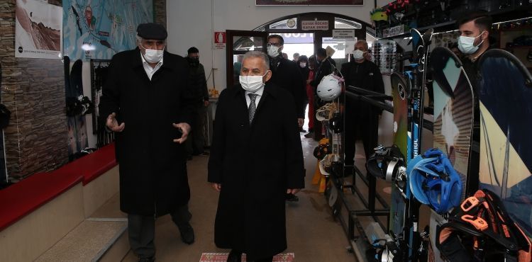 BAŞKAN BÜYÜKKILIÇ’A ZİRVEDE ESNAFLARDAN SICAK KARŞILAMA