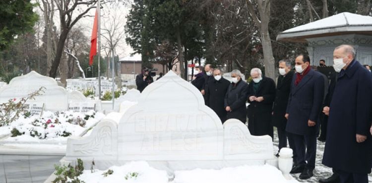 Cumhurbaşkanı Erdoğan, Necmettin Erbakan'ın mezarını ziyaret etti