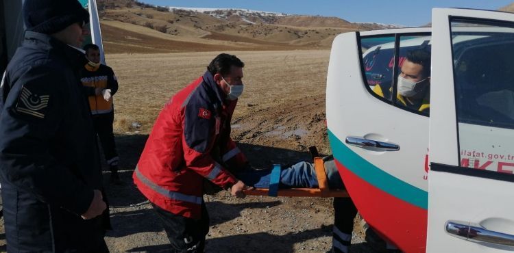 Kazada yaralanan kepçe operatörünü UMKE kurtardı