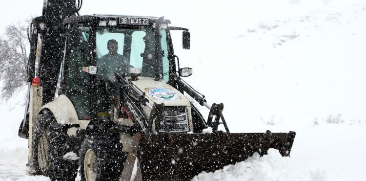 TALAS’TA KIŞ ÇALIŞMALARI KESİNTİSİZ SÜRÜYOR