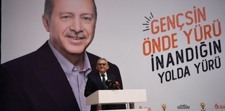BÜYÜKKILIÇ’A AK GENÇLERDEN COŞKULU KARŞILAMA