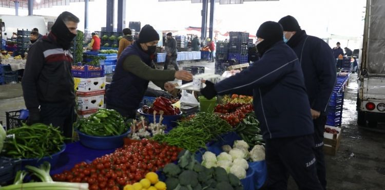 MELİKGAZİ'DEN PAZAR ESNAFINA SICAK ÇORBA İKRAMI