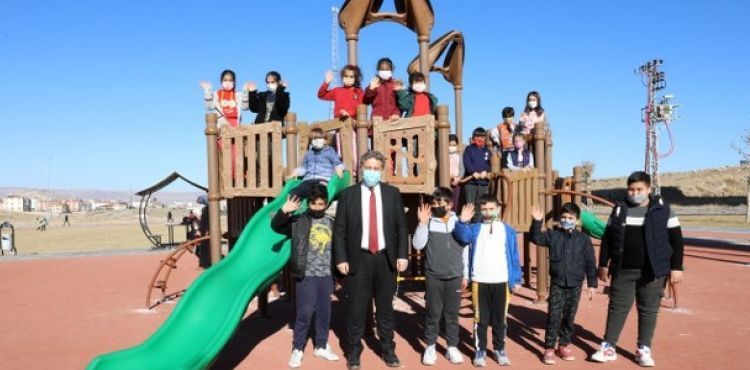 MELİKGAZİ’NİN PARKLARINDA ÇOCUKLAR ÇOK MUTLU