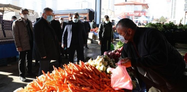 BAŞKAN PALANCIOĞLU’NDAN PAZAR ESNAFINA SICAK ÇORBA İKRAMI