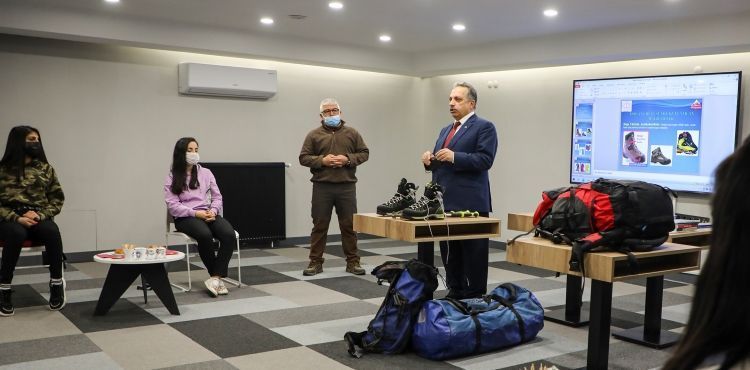 TALAS BELEDİYESİ’NDEN GENÇLERE DAĞCILIK EĞİTİMİ