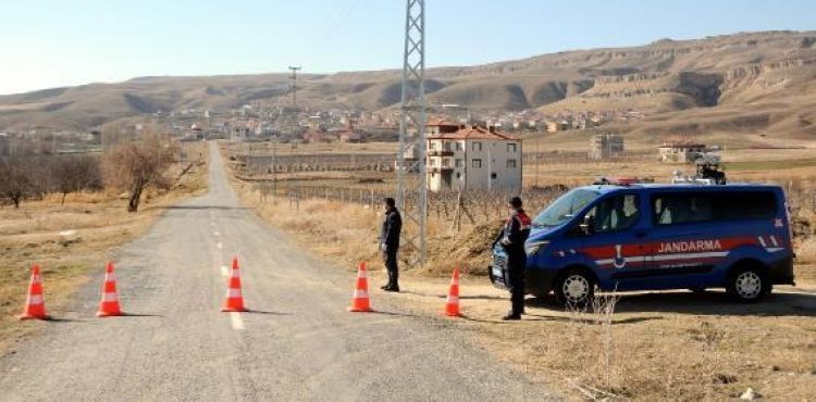 Toplu cenaze namaz klnan mahallede koronavirs karantinas