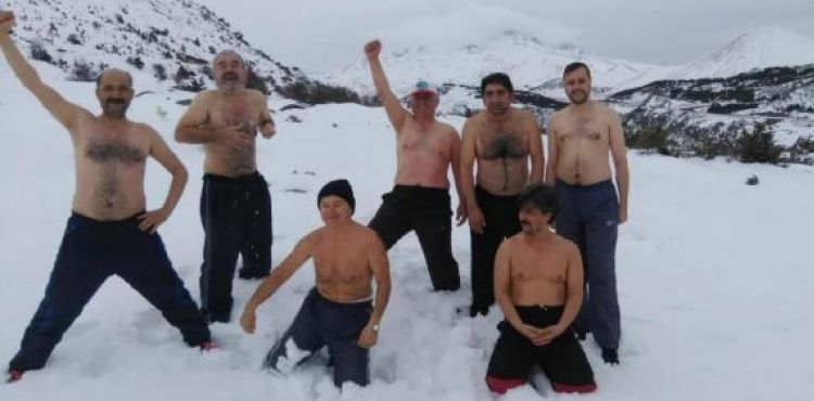 Kar Kaplanları, kar banyosu yaptı