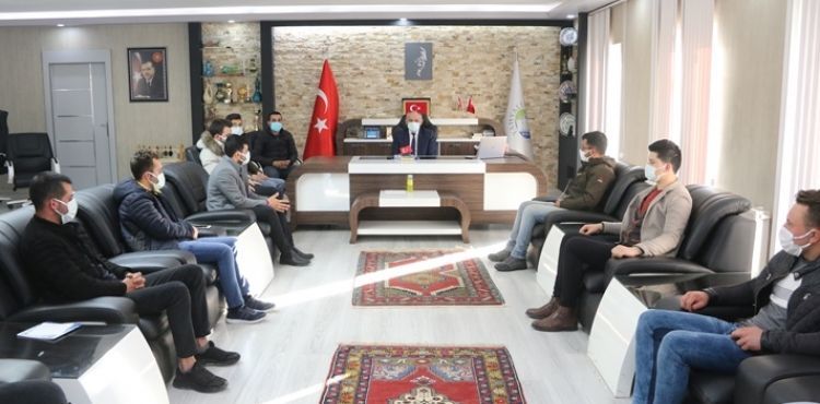 AK PARTİLİ GENÇLERDEN BAŞKAN ÖZTÜRK’E ZİYARET