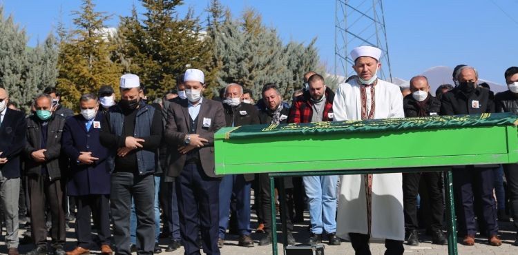 Trafik kazasında hayatını kaybeden okul müdürü toprağa verildi