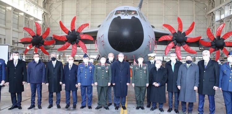 BAKAN AKAR, BAKIMI YAPILAN A400M'İ İNCELEDİ