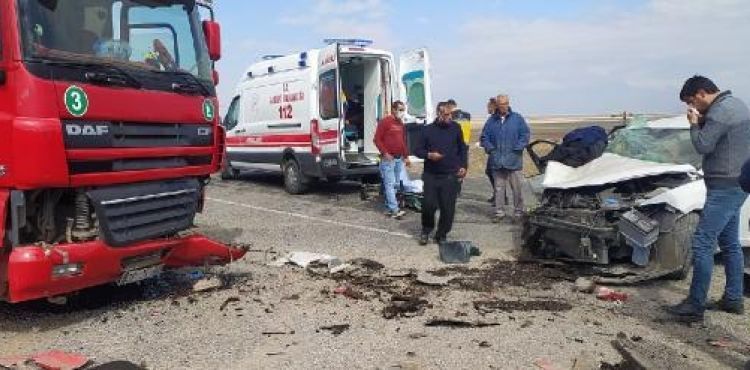 Kayseri'de TIR ile otomobil çarpıştı: 6 yaralı