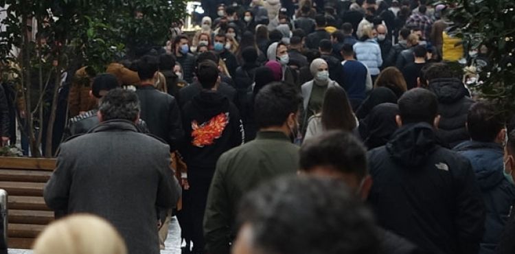 İstiklal Caddesi'nde yoğunluk
