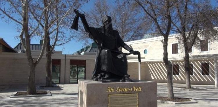 Ahi Evran Veli Türbesine ziyaretçi sayısı arttı