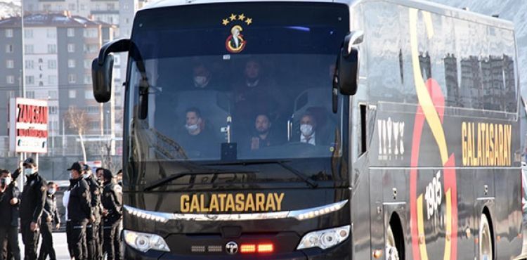 Kayserispor, Galatasaray maçına taraftar konvoyu ile geldi