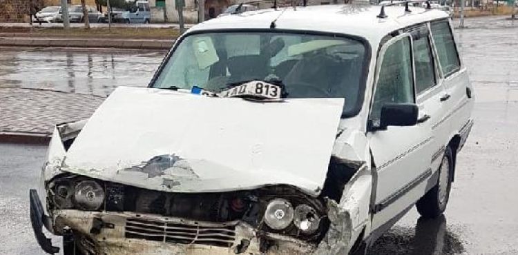 Kayseri'de otomobil ile halk otobüsü çarpıştı: 7 yaralı